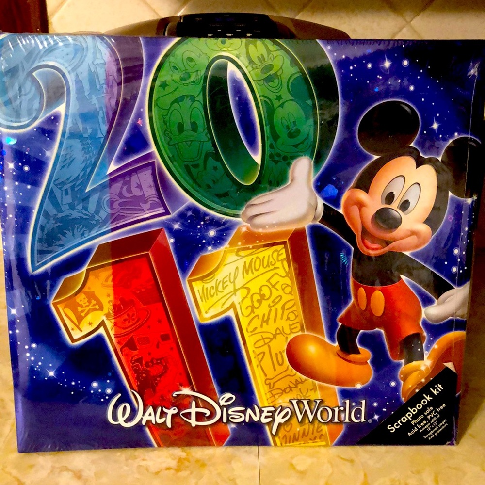 2011 Walt Disney World Scrapbook Kit
